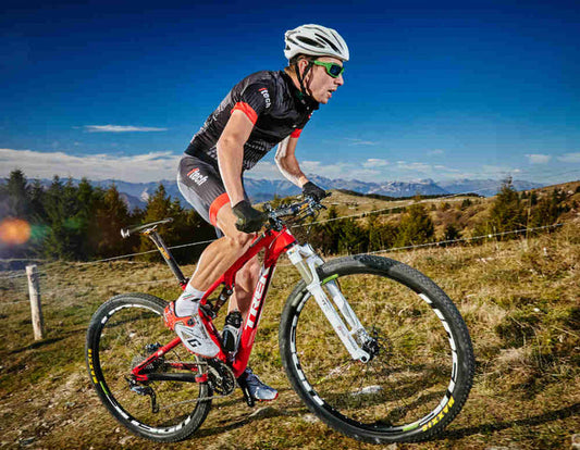 Mountain bike jerseys: how to choose a MTB jersey