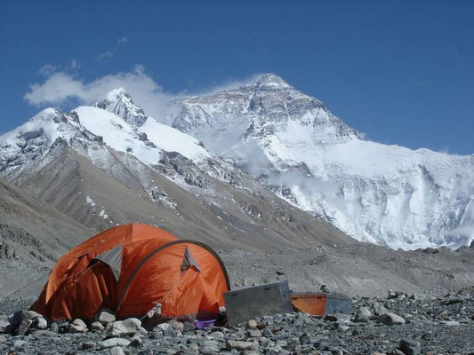 Complete Guide to Climbing Mount Everest: Route, Stages, and Tips for Reaching the Summit from the South Side