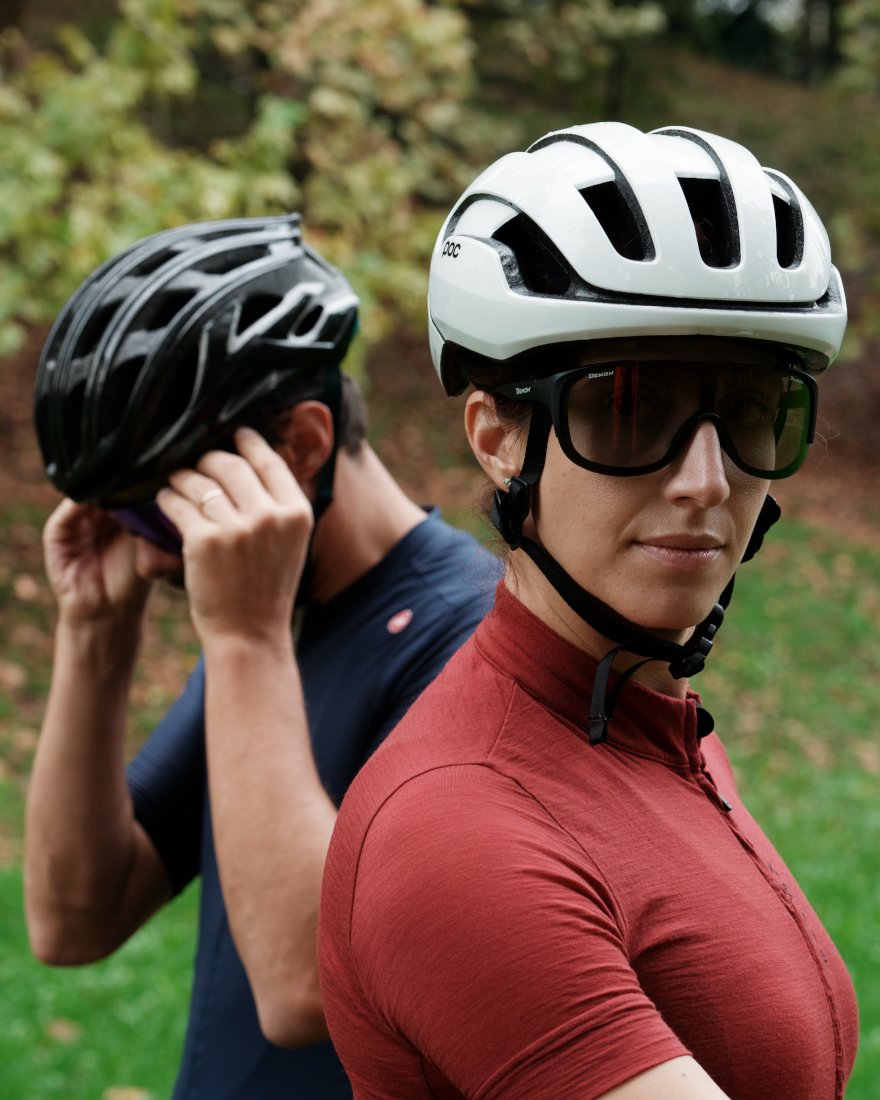 Woman cycling glasses with photochromic lens for mountain bike stubaier model